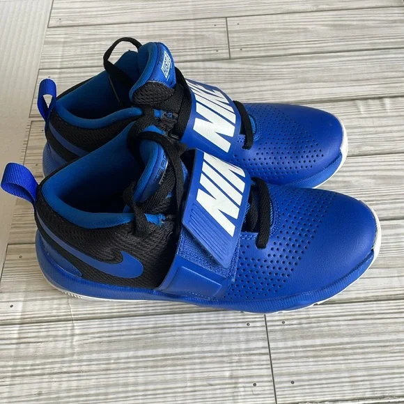 Nike Basketball Shoes - Picture 2 of 7